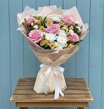 Букет цветов из:  Гвоздики, Орхидеи и Розы в Тарках