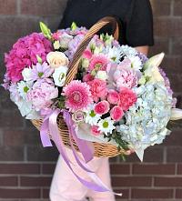 Цветочная композиция из Розы, Хризантемы, Пионы и Лизиантусы в корзине #REPLACE_PRED# Тарках
