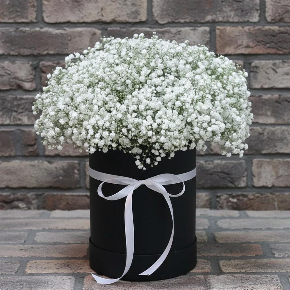 Цветочная композиция из Гипсофила в шляпной коробке в Тарках