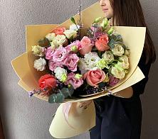 Букет цветов из:  Розы, Лизиантусы и Гвоздики #REPLACE_PRED# Тарках