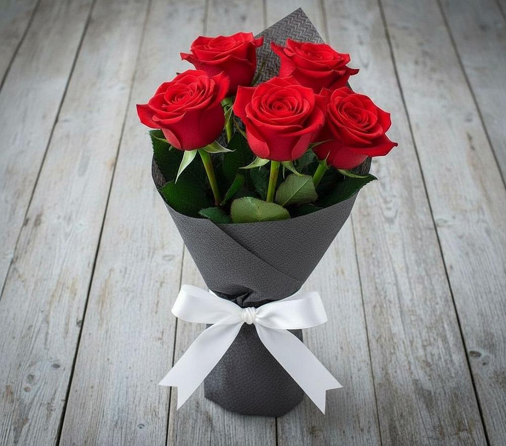 Букет 5 Красных роз Эдлесс Лав в Тарках