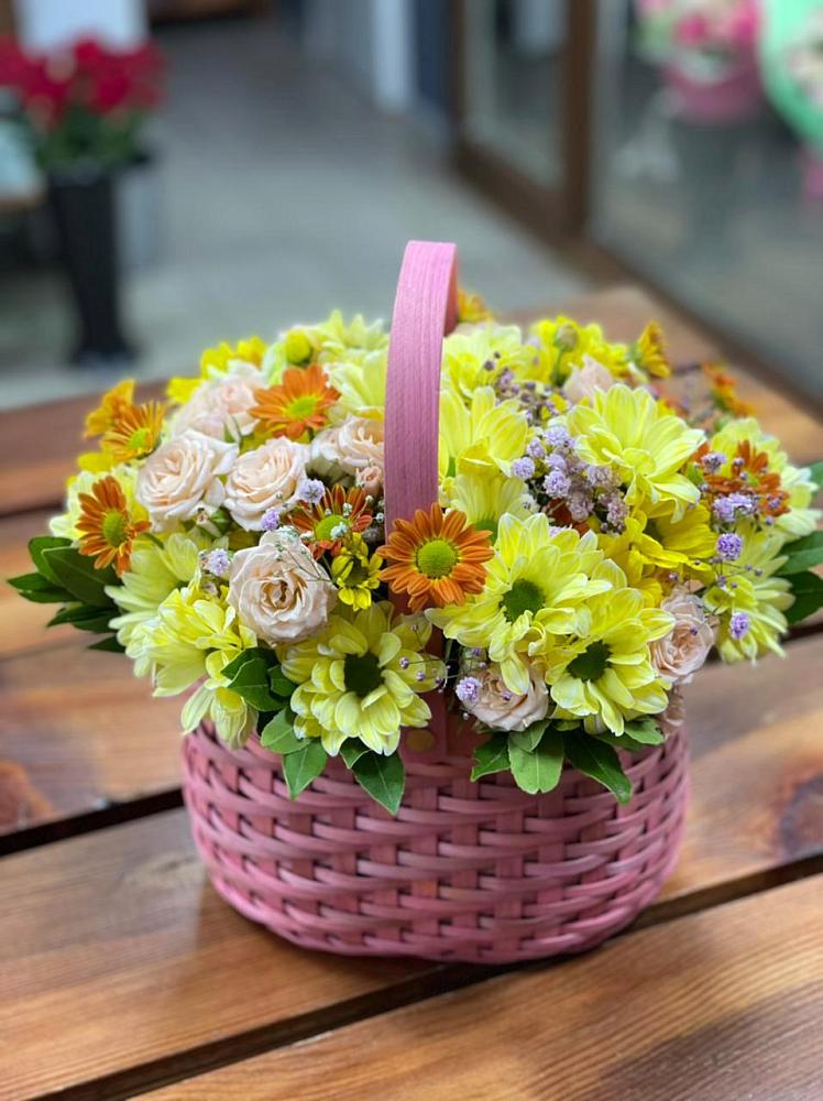 Цветочная композиция из Хризантемы и Розы в корзине в Тарках