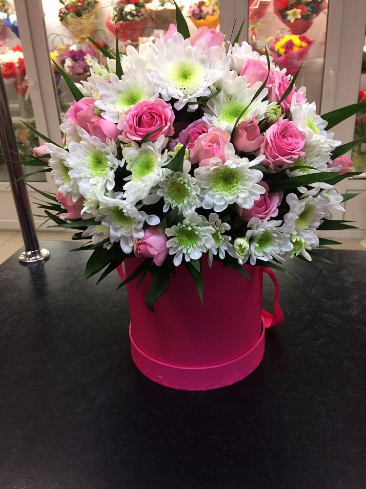 Цветочная композиция из Розы и Хризантемы в шляпной коробке в Тарках